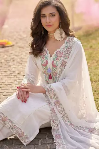 Women Floral Embroidered Regular Thread Work Kurta with Trousers & With Dupatta