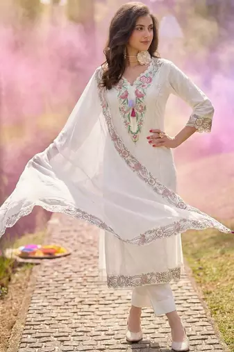 Women Floral Embroidered Regular Thread Work Kurta with Trousers & With Dupatta