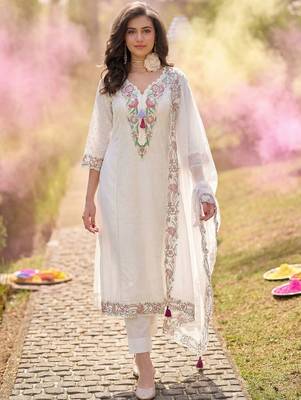 Women Floral Embroidered Regular Thread Work Kurta with Trousers & With Dupatta 5