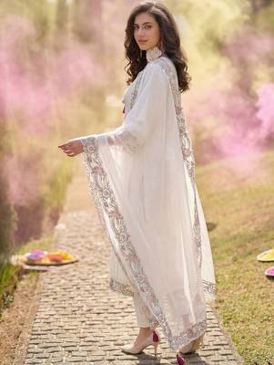 Women Floral Embroidered Regular Thread Work Kurta with Trousers & With Dupatta 7