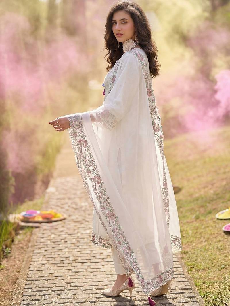 Women Floral Embroidered Regular Thread Work Kurta with Trousers & With Dupatta