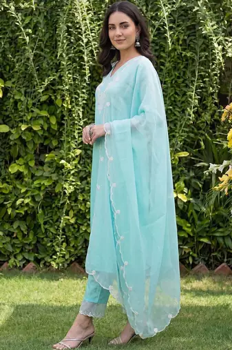 Women Ethnic Motifs Embroidered Regular Thread Work Liva Kurta with Trousers & With Dupatta