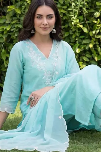 Women Ethnic Motifs Embroidered Regular Thread Work Liva Kurta with Trousers & With Dupatta