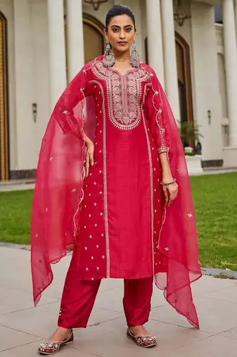 Women Ethnic Motifs Embroidered Panelled Kurta with Trousers & With Dupatta