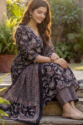 Women Floral Printed Angrakha  Cotton Kurta with Trousers & With Dupatta