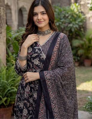 Women Floral Printed Angrakha Pure Cotton Kurta with Trousers & With Dupatta 4