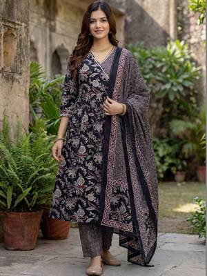 Women Floral Printed Angrakha Pure Cotton Kurta with Trousers & With Dupatta 5