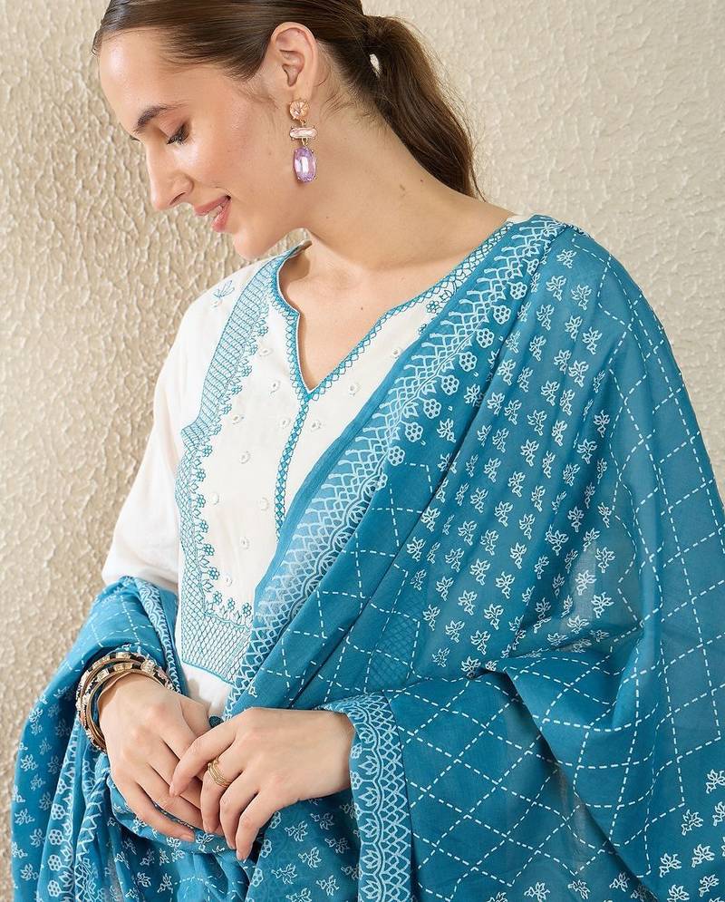 Women Ethnic Motifs Embroidered Regular Thread Work Pure Cotton Kurta with Trousers & With Dupatta