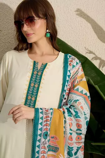 Ethnic Motifs Printed Regular Thread Work Kurta with Trousers & With Dupatta