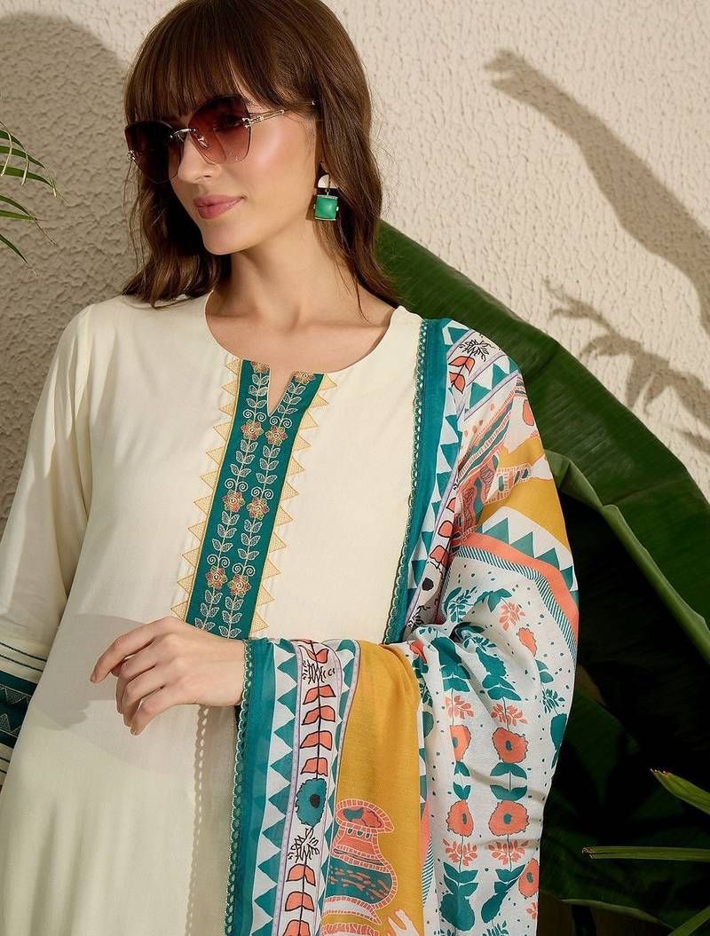 Ethnic Motifs Printed Regular Thread Work Kurta with Trousers & With Dupatta