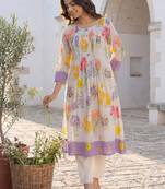 Women Floral Printed Pleated Pure Cotton Kurta with Trousers