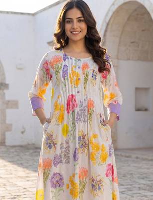 Women Floral Printed Pleated Pure Cotton Kurta with Trousers 2
