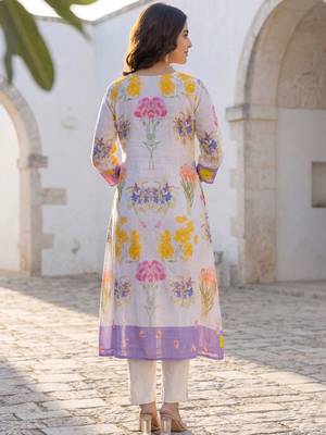 Women Floral Printed Pleated Pure Cotton Kurta with Trousers 4