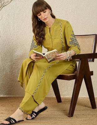 Ethnic Motifs Embroidered Thread Work Straight Kurta With Palazzos 1