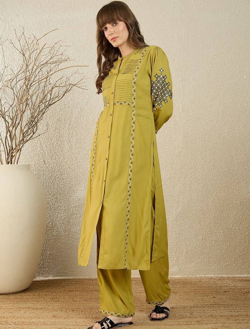 Ethnic Motifs Embroidered Thread Work Straight Kurta With Palazzos