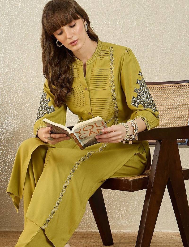 Ethnic Motifs Embroidered Thread Work Straight Kurta With Palazzos