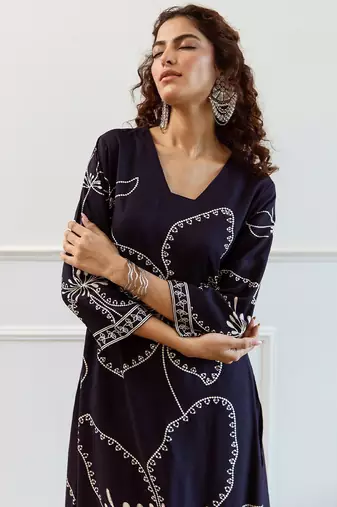Women Floral Embroidered Regular Sequinned Kurta with Trousers