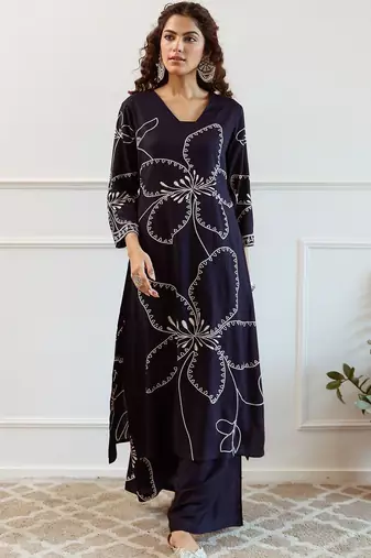 Women Floral Embroidered Regular Sequinned Kurta with Trousers