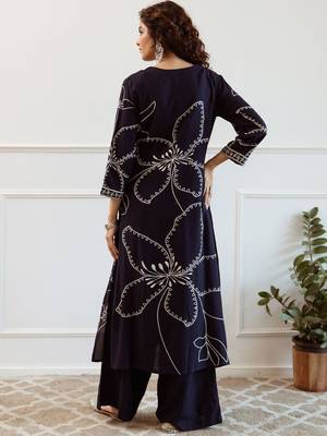 Women Floral Embroidered Regular Sequinned Kurta with Trousers 6