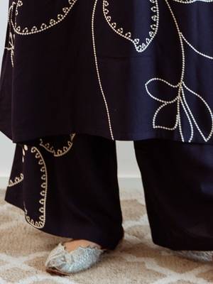 Women Floral Embroidered Regular Sequinned Kurta with Trousers 7
