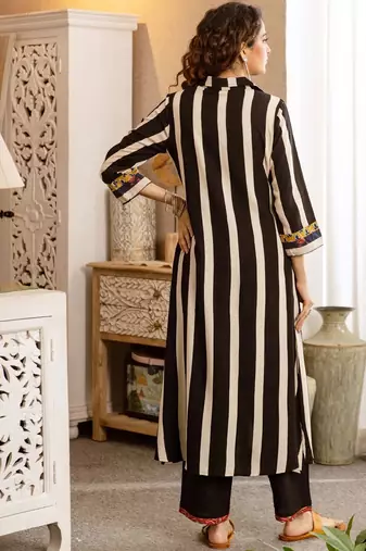 Women Printed Regular Thread Work Kurta with Trousers
