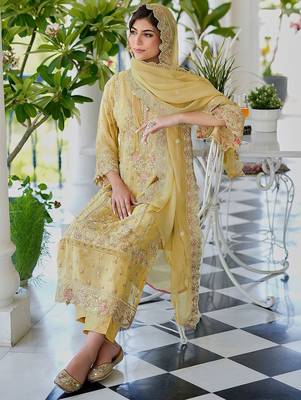 Ethnic Motifs Embroidered Sweetheart Neck Straight Kurta With Trousers & Dupatta 3