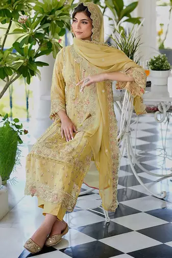 Ethnic Motifs Embroidered Sweetheart Neck Straight Kurta With Trousers & Dupatta