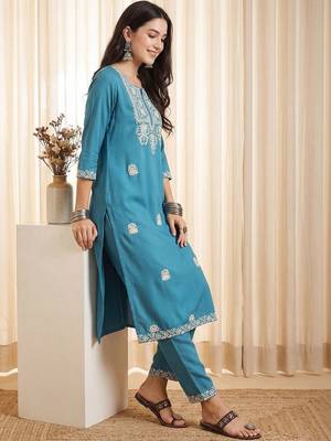 Women Ethnic Motifs Embroidered Regular Thread Work Kurta with Trousers 1
