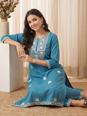 Women Ethnic Motifs Embroidered Regular Thread Work Kurta with Trousers 2