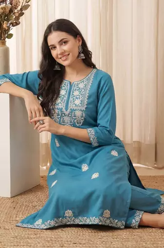 Women Ethnic Motifs Embroidered Regular Thread Work Kurta with Trousers