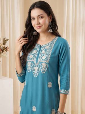 Women Ethnic Motifs Embroidered Regular Thread Work Kurta with Trousers 3