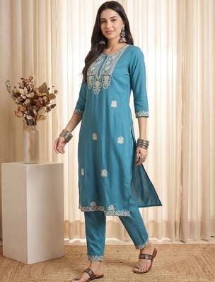 Women Ethnic Motifs Embroidered Regular Thread Work Kurta with Trousers 4