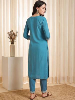 Women Ethnic Motifs Embroidered Regular Thread Work Kurta with Trousers 6