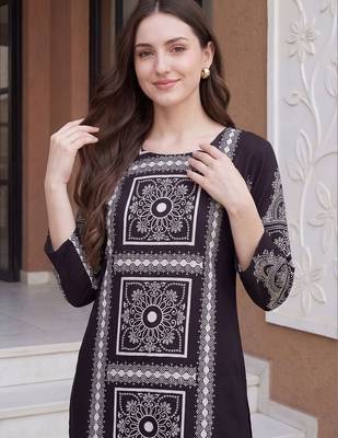 Women Ethnic Motifs Printed Regular Kurta with Trousers 2