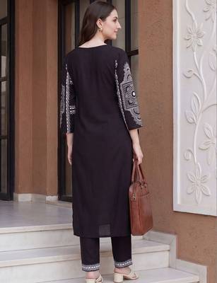 Women Ethnic Motifs Printed Regular Kurta with Trousers 4