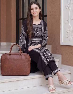 Women Ethnic Motifs Printed Regular Kurta with Trousers 5