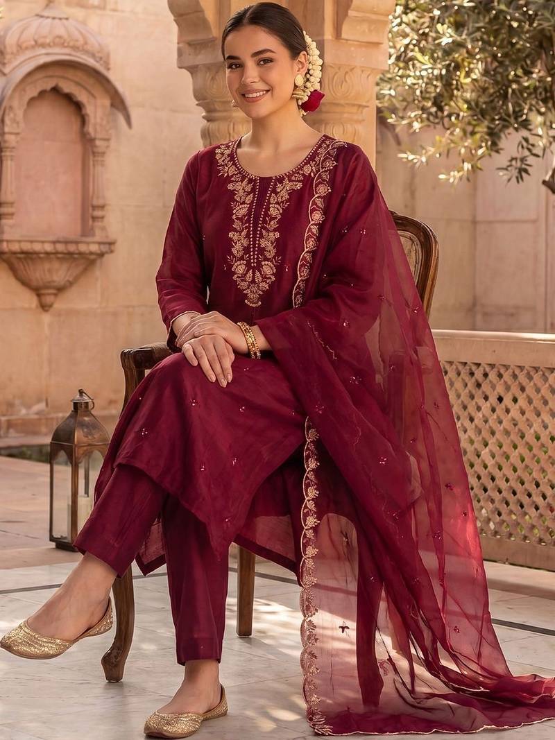 Women Ethnic Motifs Embroidered Regular Thread Work Kurta with Trousers & With Dupatta