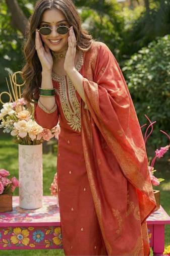 Women Ethnic Motifs Embroidered Regular Thread Work Kurta with Trousers & With Dupatta