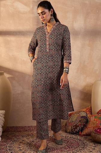 Women Ethnic Motifs Printed Regular Thread Work  Cotton Kurta With Trousers