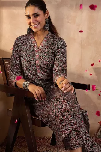 Women Ethnic Motifs Printed Regular Thread Work Pure Cotton Kurta With Trousers