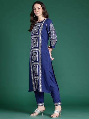 Floral Printed Regular Kurta with Trousers 5