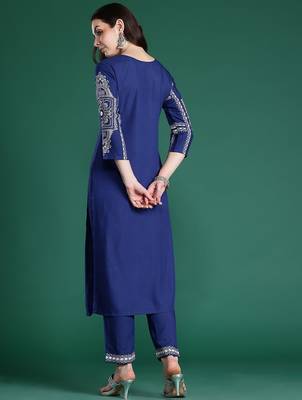 Floral Printed Regular Kurta with Trousers 6