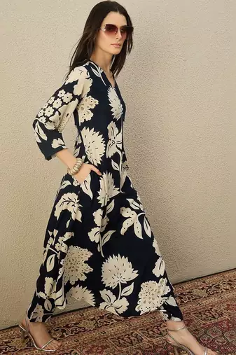 Women Floral Printed Regular Kurta with Trousers