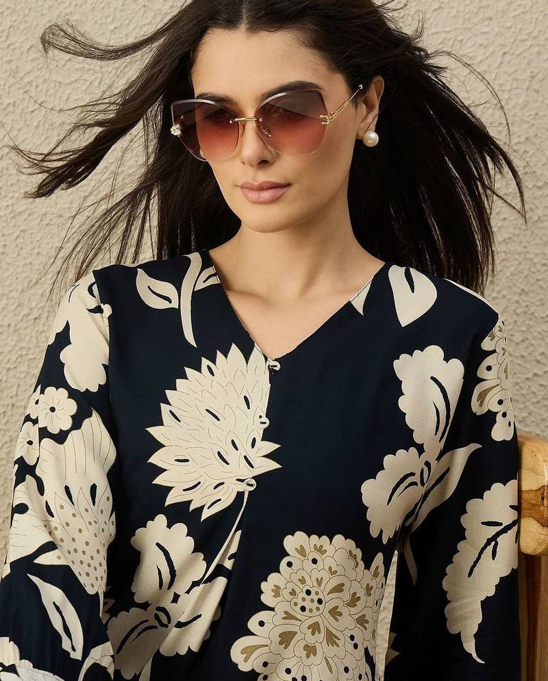 Women Floral Printed Regular Kurta with Trousers