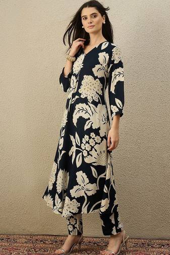 Women Floral Printed Regular Kurta with Trousers