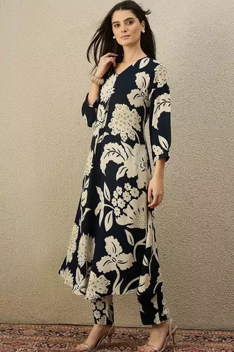 Women Floral Printed Regular Kurta with Trousers