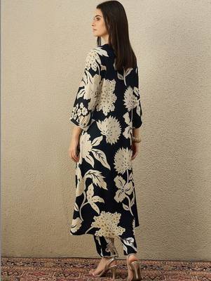Women Floral Printed Regular Kurta with Trousers 4