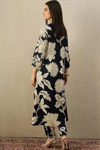 Women Floral Printed Regular Kurta with Trousers