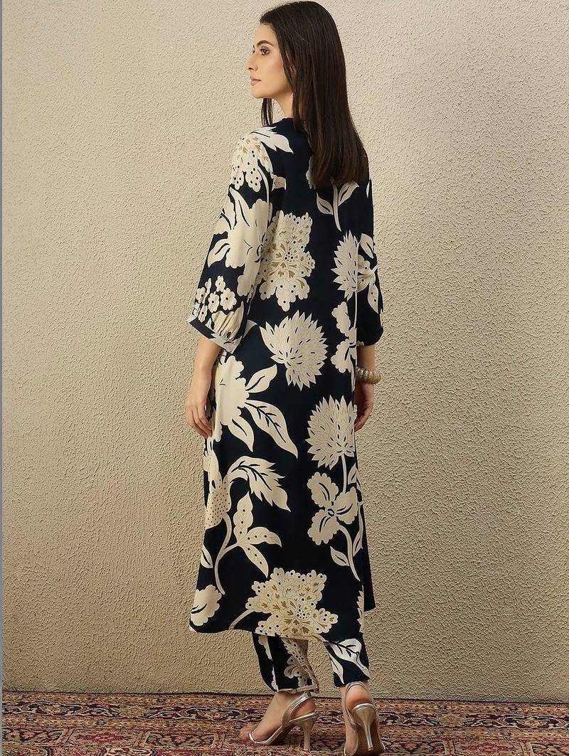 Women Floral Printed Regular Kurta with Trousers