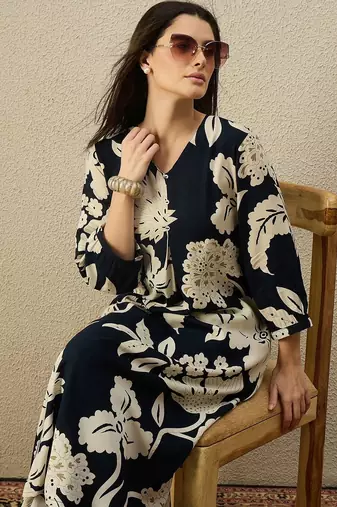 Women Floral Printed Regular Kurta with Trousers
